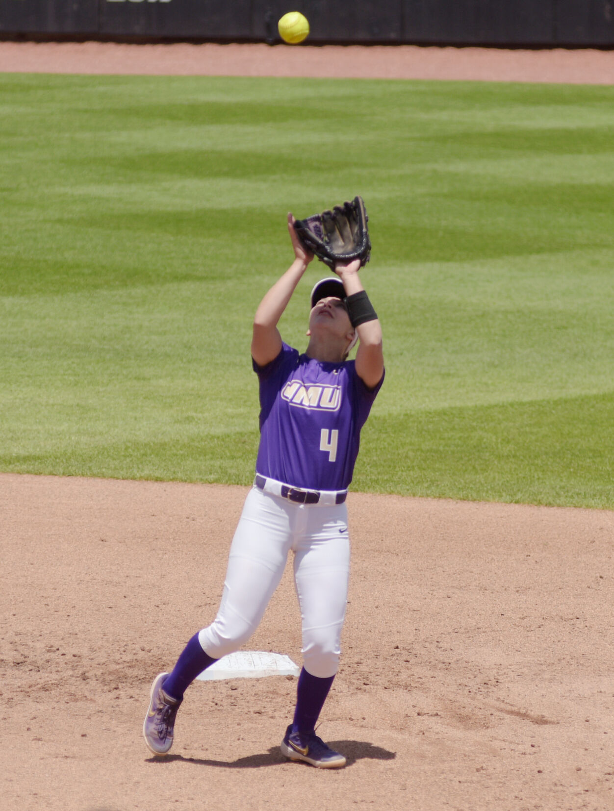 Sara Jubas catches the ball